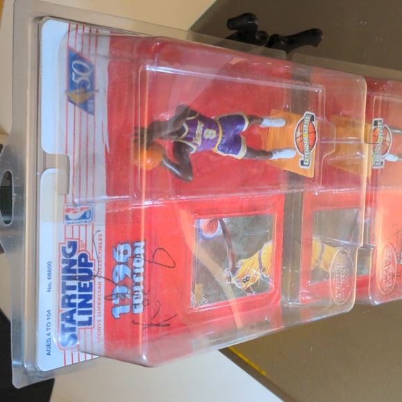 Kone Bryant Autographed Starting Lineup 1996 edition - Picture 6 of 7